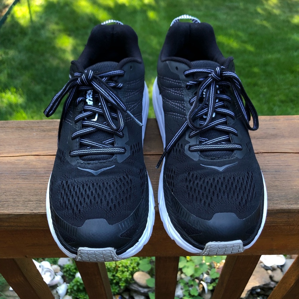 Hoka One black tennis shoes